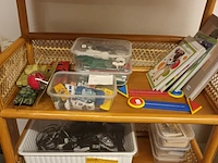 Lot 419 - diversen. inhoud rek - afbeelding 1 van  6
