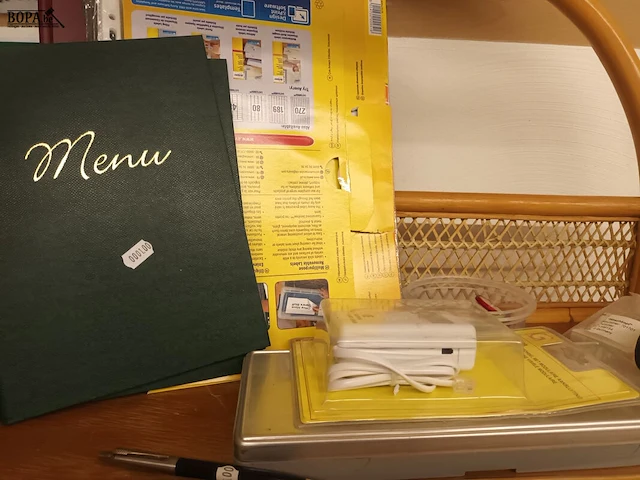 Lot 419 - diversen. inhoud rek - afbeelding 2 van  6