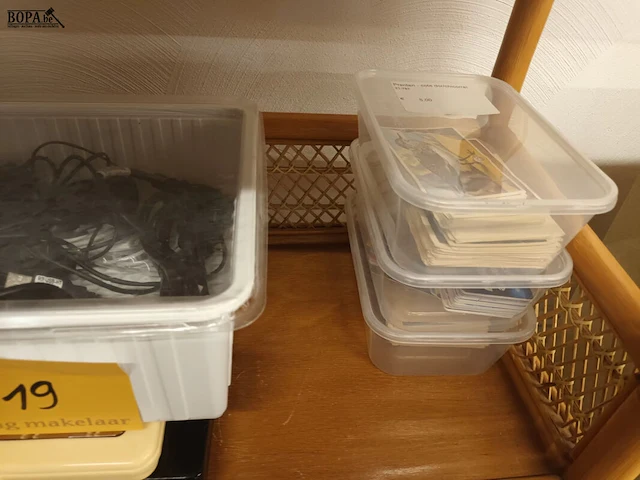 Lot 419 - diversen. inhoud rek - afbeelding 4 van  6