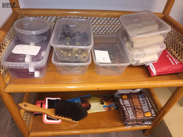 Lot 419 - diversen. inhoud rek - afbeelding 6 van  6