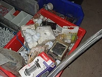 Lot 42 - bevestigingsmaterialen en elektrische onderdelen - afbeelding 7 van  7