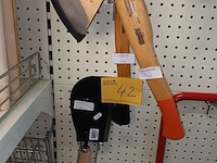 Lot 42 - bijlen en kapmes - afbeelding 1 van  3