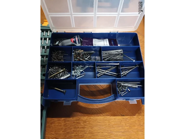 Lot 42 - doppenset, bits, nagels - afbeelding 3 van  3