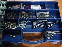 Lot 42 - doppenset, bits, nagels - afbeelding 3 van  3