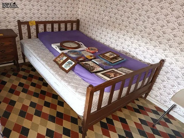 Lot 42 - eenpersoonsbed - afbeelding 1 van  3