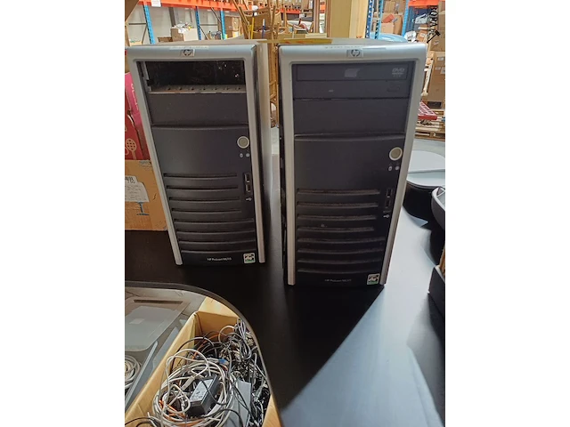 Lot 42 - hp proliant desktops - 2 stuks - afbeelding 1 van  6