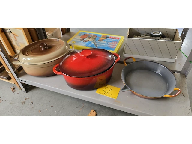 Lot 42 - kookpotten en pan stijl creuset - afbeelding 1 van  8