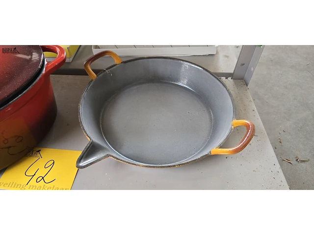 Lot 42 - kookpotten en pan stijl creuset - afbeelding 2 van  8