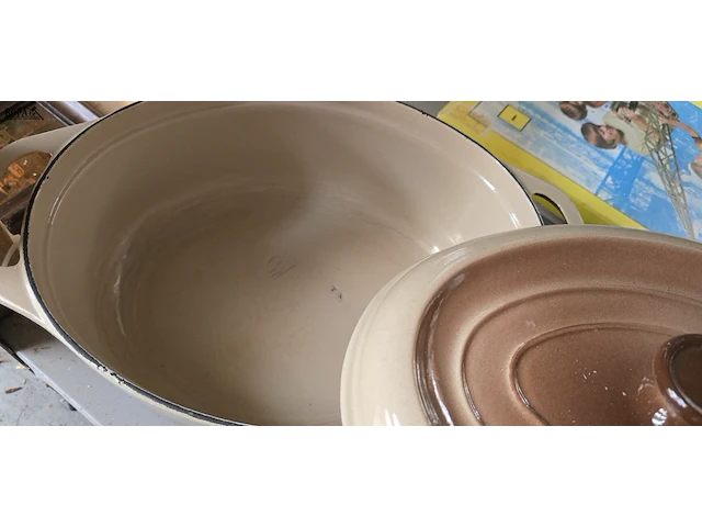 Lot 42 - kookpotten en pan stijl creuset - afbeelding 7 van  8
