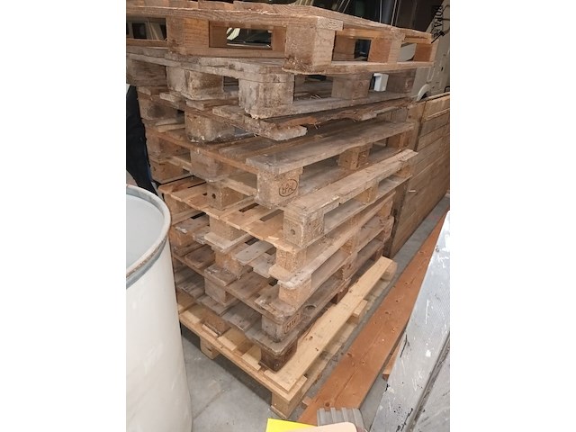 Lot 42 - lot houten palletten - afbeelding 2 van  2