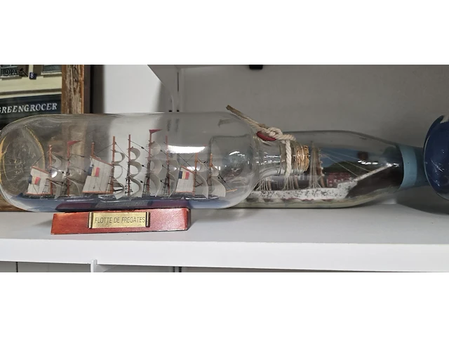 Lot 42 - miniatuurbootjes in flessen 8 stuks - afbeelding 2 van  4