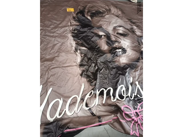 Lot 42 - reclame zeil - afbeelding 1 van  3