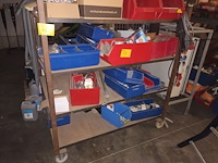 Lot 42 - rek op wielen - afbeelding 1 van  2