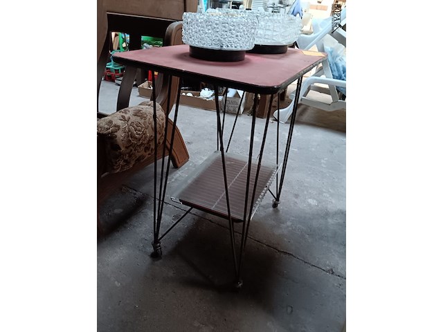 Lot 42 - retro tv tafeltje - afbeelding 2 van  2