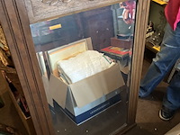 Lot 42 - spiegel in houten omlijsting - afbeelding 1 van  2