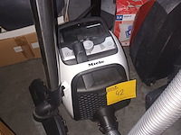 Lot 42 - stofzuiger miele - afbeelding 2 van  3