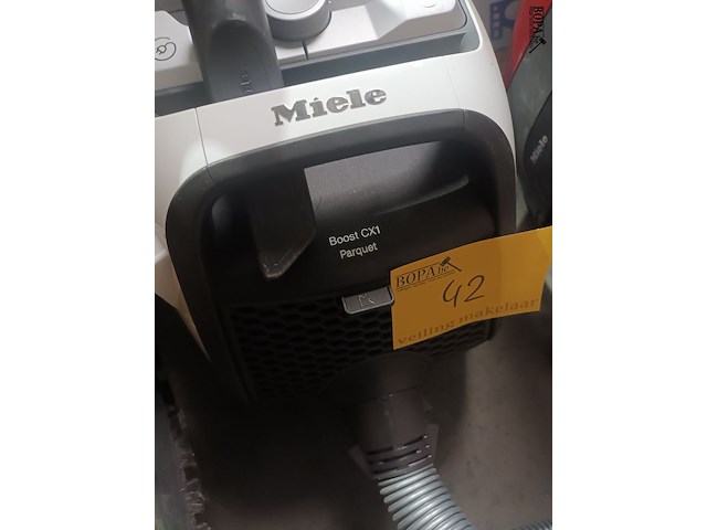 Lot 42 - stofzuiger miele - afbeelding 3 van  3