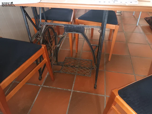 Lot 42 - tafel - afbeelding 3 van  4