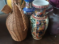 Lot 42 - vazen en kruiken. 6 stuks - afbeelding 2 van  4