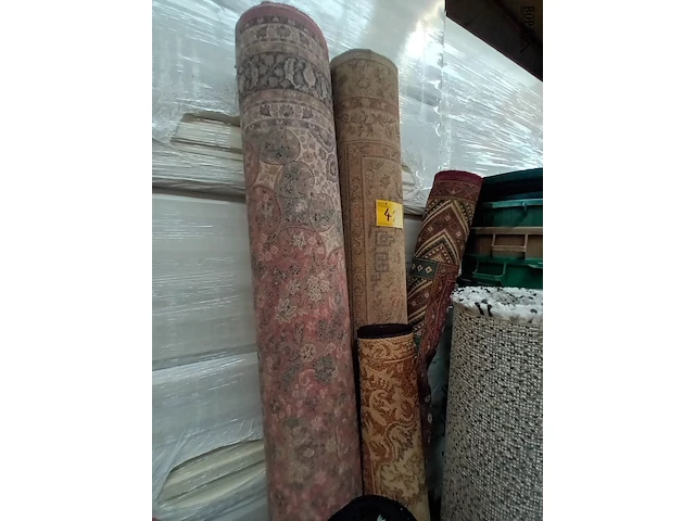 Lot 42 - vloertapijt. 7 stuks - afbeelding 2 van  5