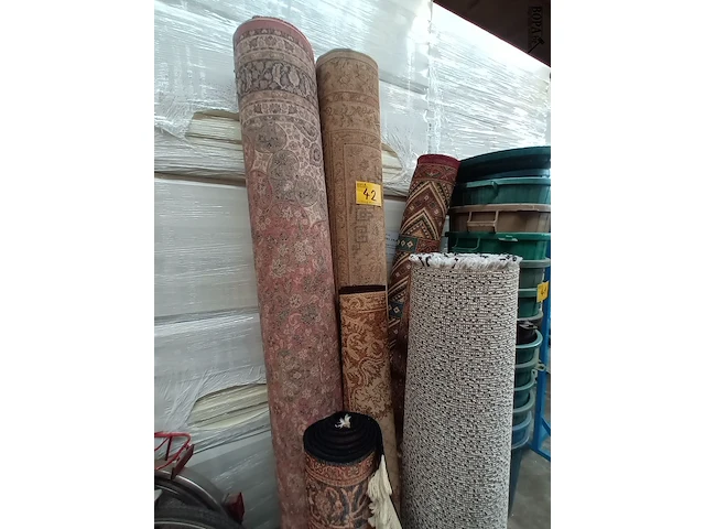 Lot 42 - vloertapijt. 7 stuks - afbeelding 5 van  5