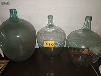 Lot 420 - dame jeanne. 3 stuks - afbeelding 1 van  4