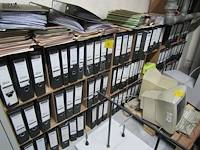 Lot 420 - houten kastjes met ringmappen. 10 stuks - afbeelding 1 van  3