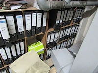 Lot 420 - houten kastjes met ringmappen. 10 stuks - afbeelding 3 van  3