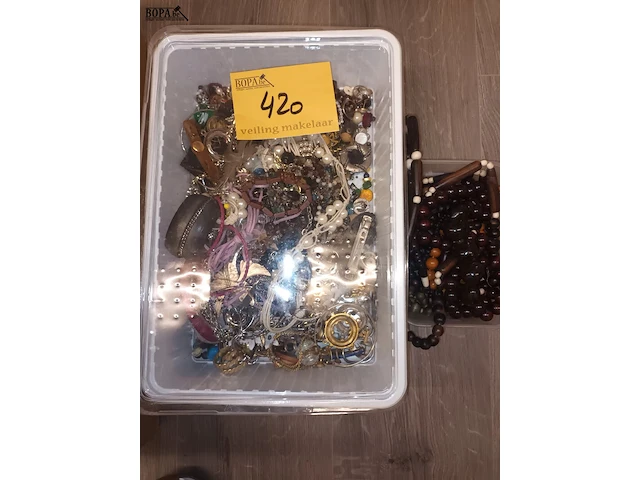 Lot 420 - juwelen - afbeelding 1 van  3