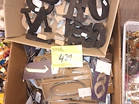 Lot 421 - cijfers en letters - afbeelding 1 van  4
