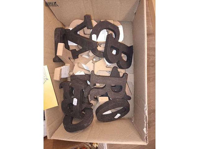 Lot 421 - cijfers en letters - afbeelding 2 van  4