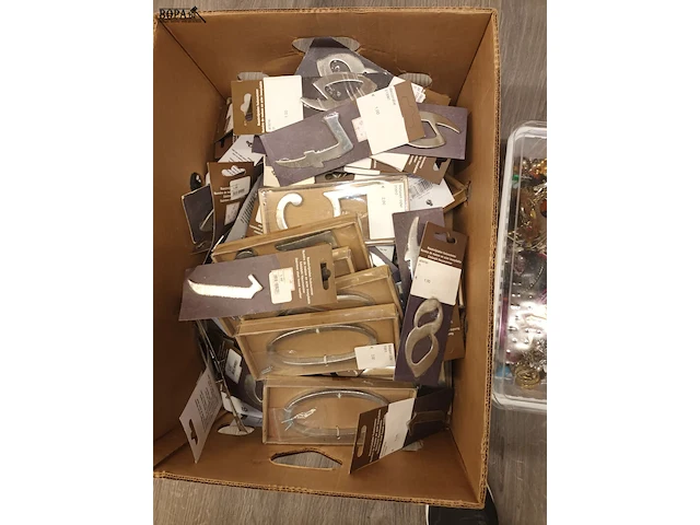 Lot 421 - cijfers en letters - afbeelding 4 van  4