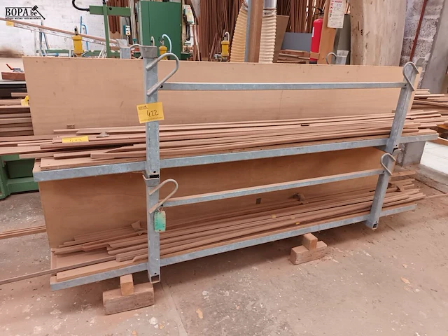 Lot 422 - galvanisé stapelrek - afbeelding 1 van  2