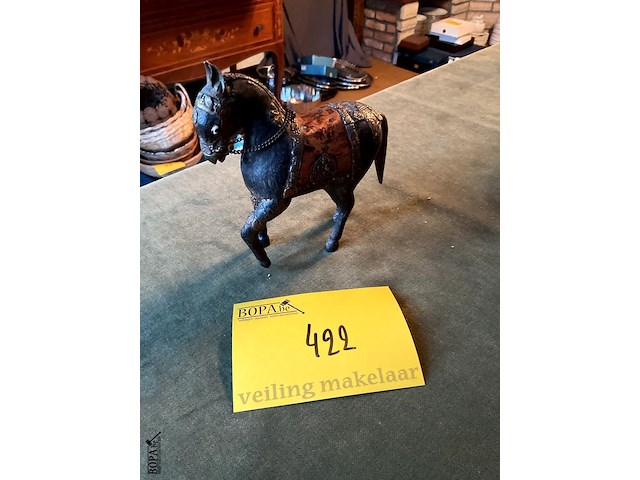 Lot 422 - houten paardje - afbeelding 1 van  4