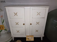 Lot 422 - kleerkast voor poppenkleren - afbeelding 1 van  3