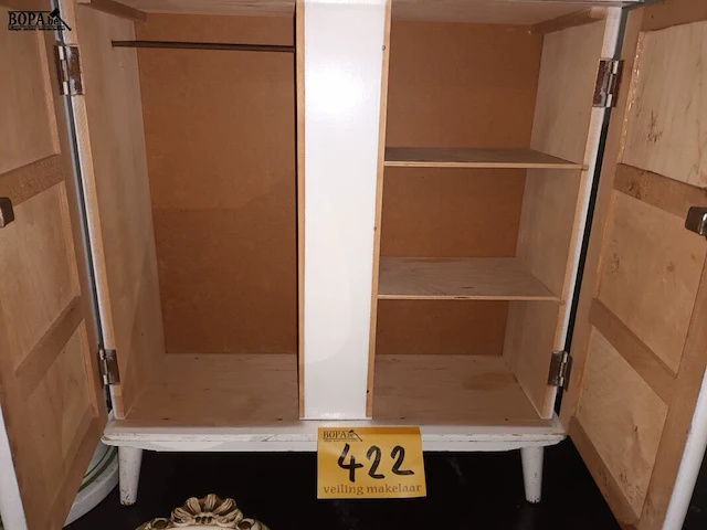 Lot 422 - kleerkast voor poppenkleren - afbeelding 3 van  3