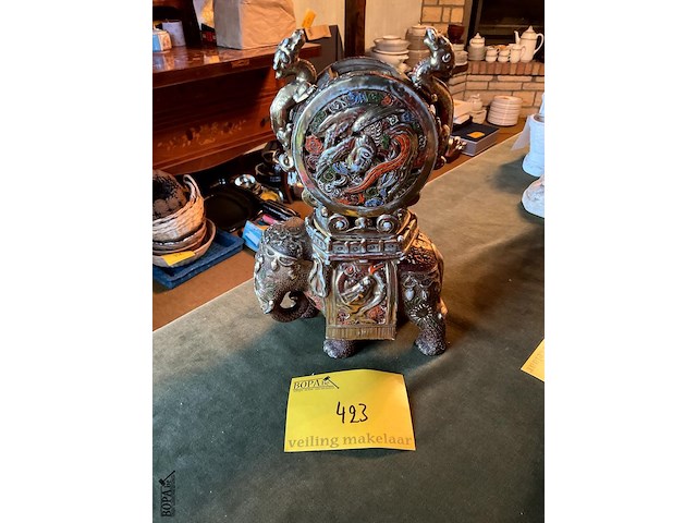 Lot 423 - olifant wierookbrander 2delig - afbeelding 1 van  7