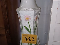 Lot 423 - sokkel met bloempot - afbeelding 2 van  4