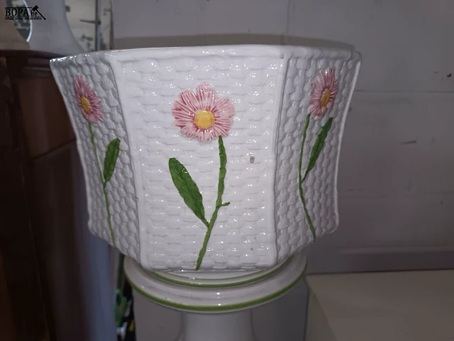 Lot 423 - sokkel met bloempot - afbeelding 3 van  4