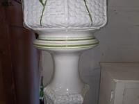 Lot 423 - sokkel met bloempot - afbeelding 4 van  4