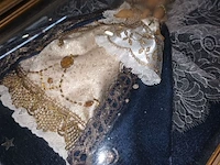 Lot 424 - kader met mariapop - afbeelding 3 van  3