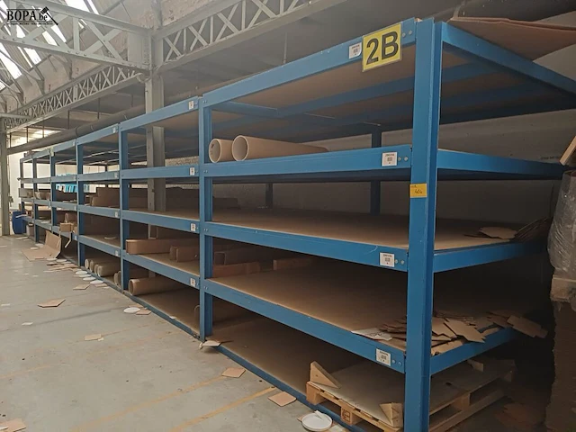 Lot 424 - magazijnstelling - afbeelding 1 van  4