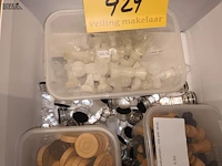 Lot 424 - schaak- en damstukken - afbeelding 2 van  3