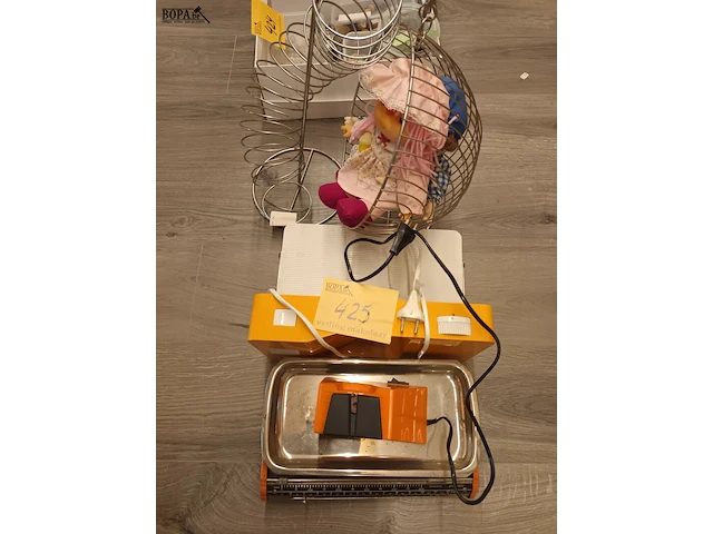 Lot 425 - huisraad. 5 stuks - afbeelding 1 van  4