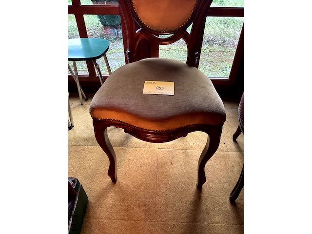 Lot 425 - stoel met fluweel bekleed - afbeelding 2 van  7