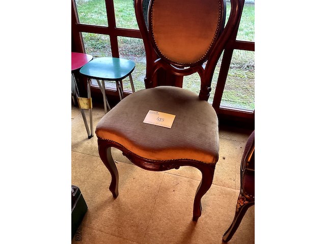 Lot 425 - stoel met fluweel bekleed - afbeelding 3 van  7