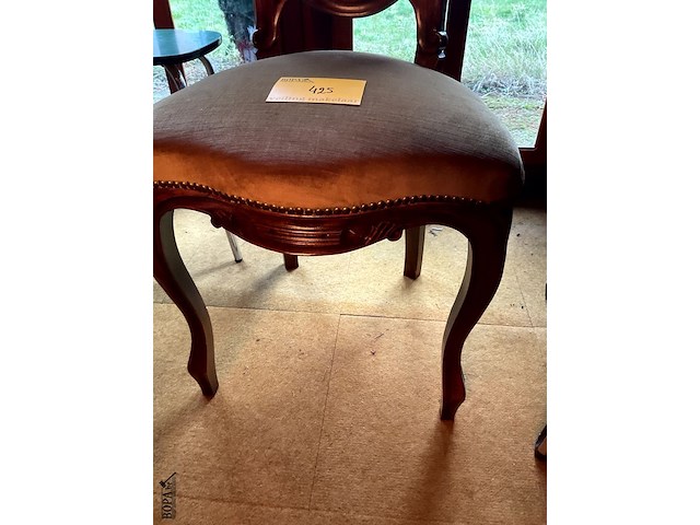Lot 425 - stoel met fluweel bekleed - afbeelding 4 van  7