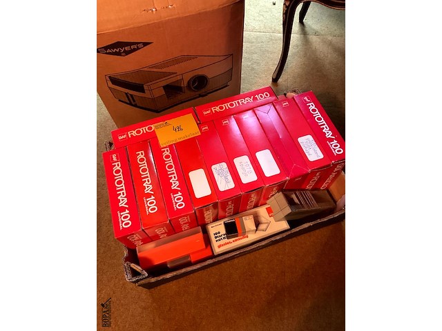 Lot 426 - projector voor dia met diabeelden - afbeelding 2 van  6