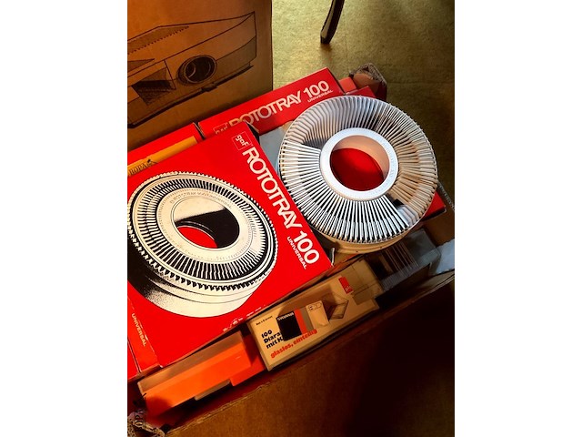 Lot 426 - projector voor dia met diabeelden - afbeelding 3 van  6