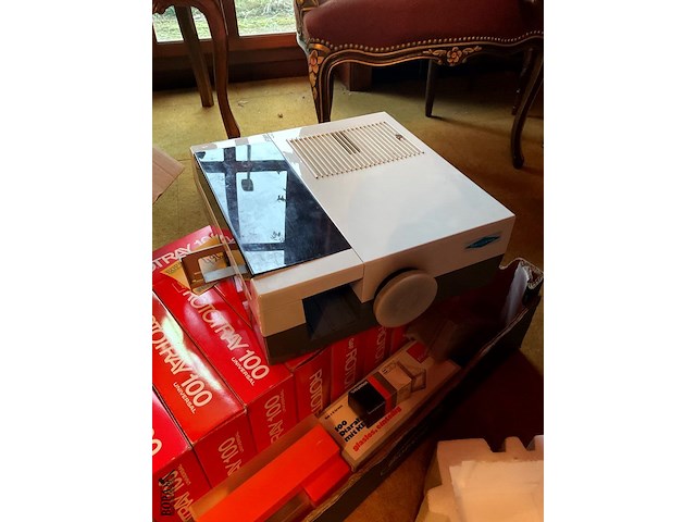 Lot 426 - projector voor dia met diabeelden - afbeelding 4 van  6